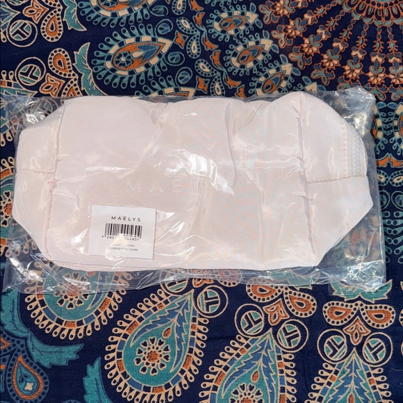 Maelys Handbags - MAËLYS White Cosmetic Bag